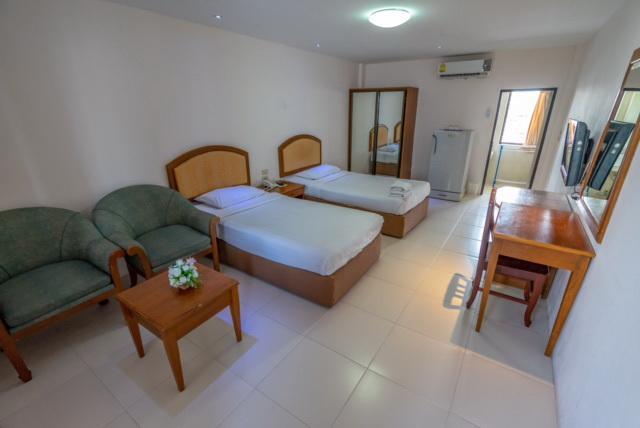 Golden House Service And Apartment Rayong Zewnętrze zdjęcie