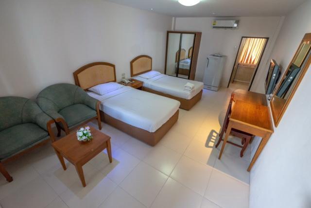 Golden House Service And Apartment Rayong Zewnętrze zdjęcie